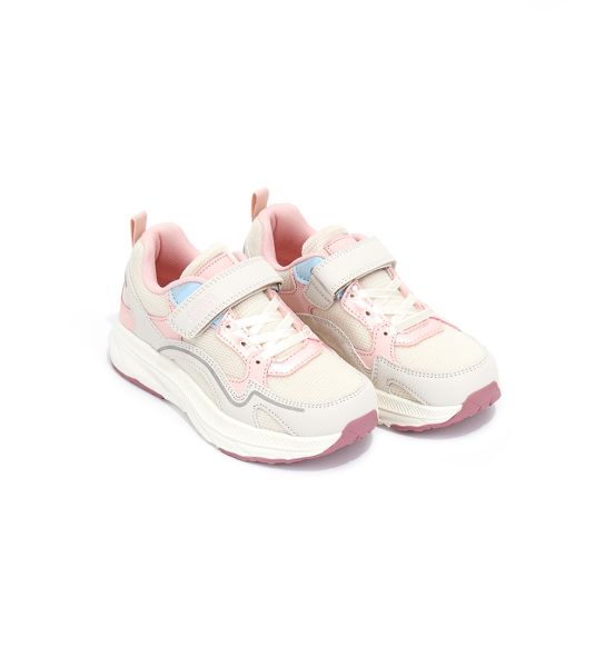 LIGHTWEIGHT BREATHABLE SNEAKERS