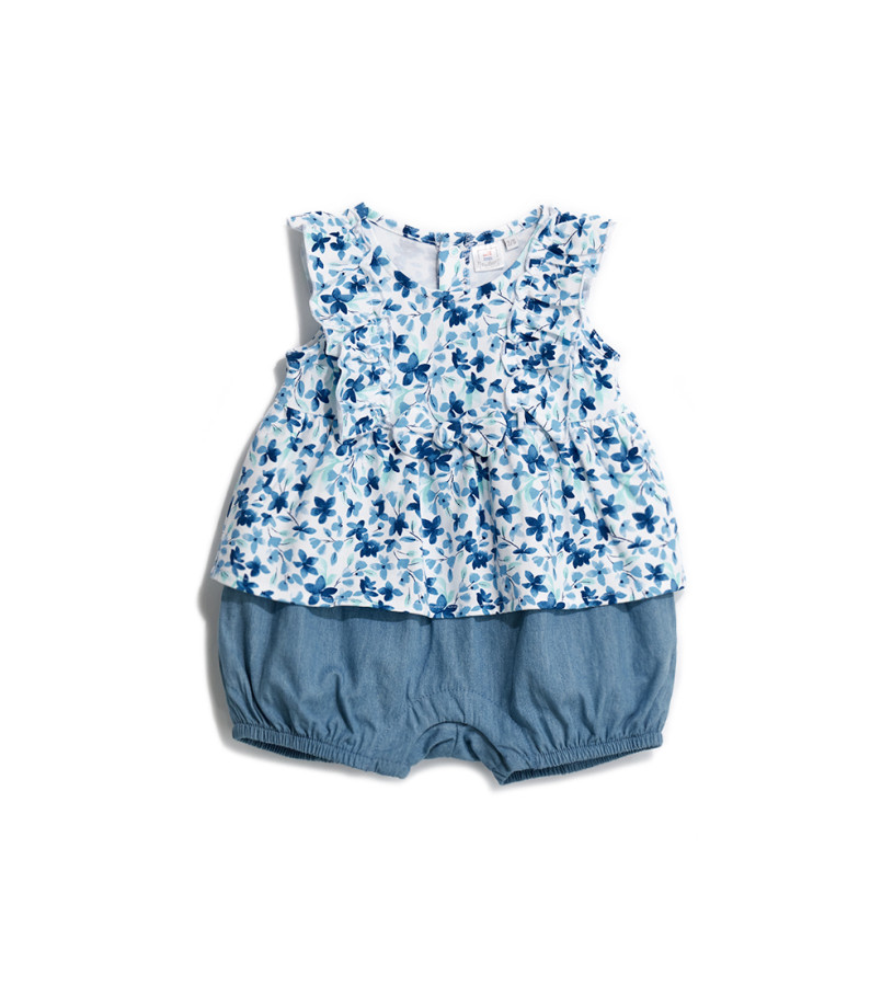 Newborn - Baby shower with bow